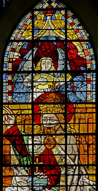 Ventana que representa a Dios en la Coronación de la Virgen y un Ángel Musical arriba de French School